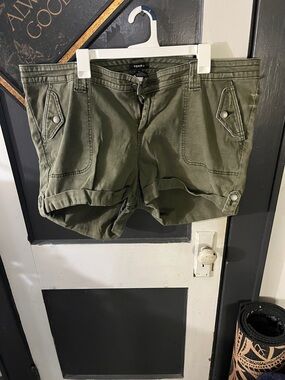 torrid Olive Green Roll-Cuff Utility Shorts. Live:#48